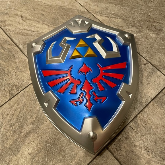 Zelda Link Costume & Shield - Picture 2 of 3